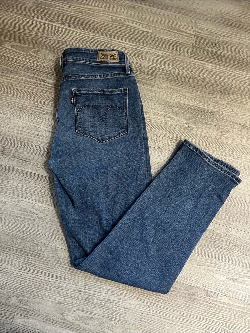 Woman’s Straight Leg Levi Jeans Size US8